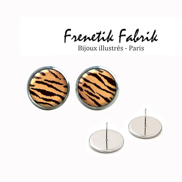 Puces d'oreilles imprimé tigre, boucles d’oreilles illustration animal, cadeau femme, bijoux cabochon tendance camel et noir