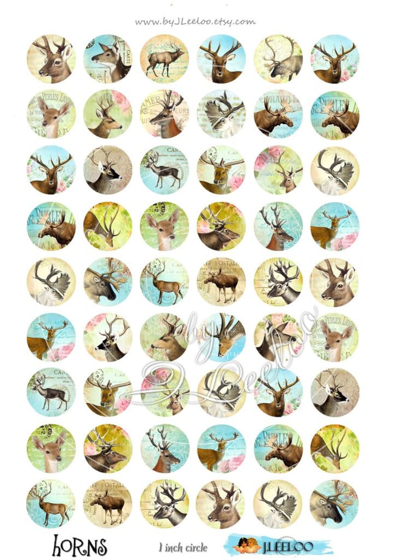 K&ouml;nnte beinhalten: Blatt mit 2,5 cm runden Aufklebern mit Illustrationen von Hirschen und Elchen im Vintage-Stil. Jeder Aufkleber hat ein anderes Hirschbild vor einem Hintergrund aus Pastellfarben, Blumenmustern und antiken Schriften.