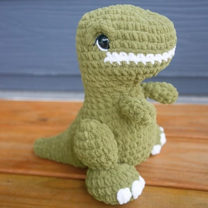 Modèle de dinosaure au crochet à télécharger en PDF | Motif crocheté en peluche T-Rex | Peluche Amigurumi pour débutants