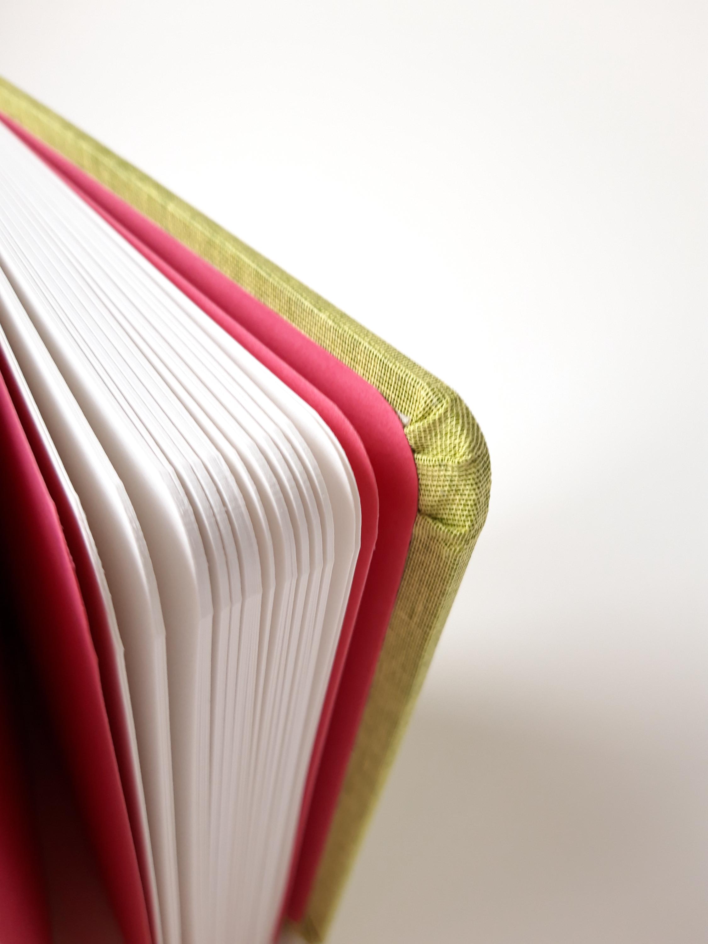 Everyday Sketchbook in Lambeth cartridge. 46 pages. (92 sides) 180gsm. ivory paper. A5* octavo