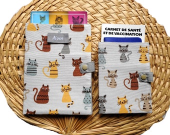 Etui Passeport pour Chat, OU Range Ordonnance, Protège Carnet de Santé, Chats Tigré Gris Jaune Marron, Nom Brodé, fabriqué en France