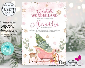Op de afbeelding: Een roze en gouden Winter Wonderland-uitnodiging met een witte achtergrond. De uitnodiging toont een roze slee die wordt getrokken door een hert met een vos die in de slee zit. De tekst op de uitnodiging luidt "Winter Wonderland" en "Alexandra wordt zes jaar".