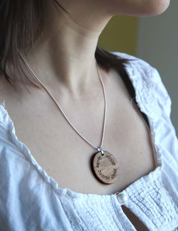 Holzkette Mit Gravur Namensgravur Familie Holzschmuck Etsy