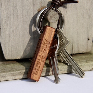 Schlüsselanhänger personalisiert, Schlüsselanhänger Holz, Holzgravur, Schlüsselanhänger mit Name, Weihnachtsgeschenk afbeelding 1