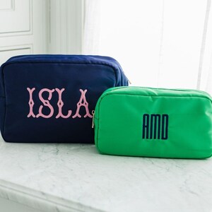 Bolsa de Nylon Bordada (Grande e Extra Grande) // Bolsa de Maquiagem Personalizada Bolsa de Cosméticos Personalizada Presente para Madrinha de Casamento Bolsa de Maquiagem de Viagem Bolsa de Higiene Pessoal