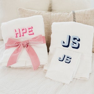 Embroidered Guest Towels image 3