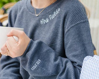 Felpa con colletto/maniche ricamati e cordoncino // Felpa personalizzata per la futura signora, regalo di fidanzamento, addio al nubilato, futura sposa, fidanzata