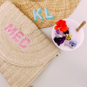 Clutch de paja bordado