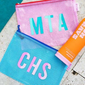 Duo Monogram Pool Tasche // Personalisierte Pool Tasche Wasserdichte Pool Tasche Individuelle Pool Tasche Brautjungfer Strandtasche Junggesellinnenabschied Geschenk Aufbewahrungstasche