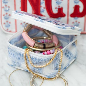 Embroidered Clear Coated Jewelry Case // Travel Jewelry Box, Custom Jewelry Box, Travel Jewelry Case, Bridesmaid Gift, Custom Jewelry Holder
