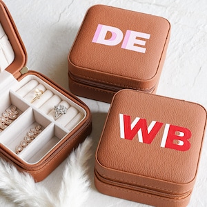 Shadow Monogram Travel Jewelry Case // Leather Travel Custom Jewelry Box, Gift for Her, Bridesmaid Proposal, Teacher Gift, Personalized Gift
