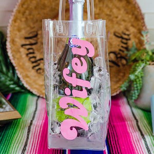 Retro Wifey Wine Bag // Personalized Wine Carrier, Wine Tote, Bride Gift, Wine Gift, Wine Carrier Tote, Engagement Gift, Bachelorette Bag