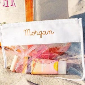 Bolsa transparente de nylon bordado // Bolsa transparente com monograma, presente com monograma, bolsa de higiene pessoal TSA com zíper, presentes para madrinhas de casamento na praia, presente de férias