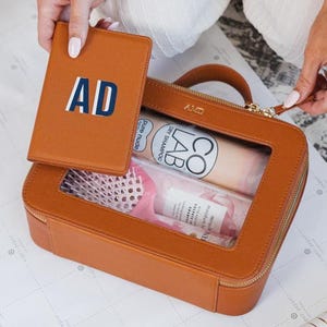 Doorzichtige leren toilettas met goudfoliemonogram