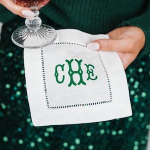 Geborduurde monogram cocktailservetten (set van 4) // linnen servetten met ajourzoom met monogram, aangepaste bruiloftsservetten, gastvrouw cadeau, huwelijksgeschenken