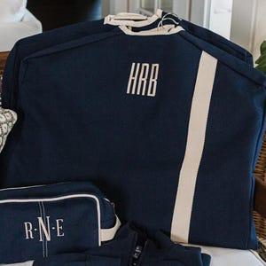 Bolsa para roupas bordada // Bolsa para terno com nome personalizado para padrinhos, bolsa para roupas com alça, presente para o Dia dos Pais, bolsa para terno de lona, bolsa para terno com monograma