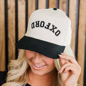 Gorra de camionero vintage bordada al revés personalizada // Gorra con texto al revés personalizada, 5 paneles, bordada en dos tonos, gorra snapback