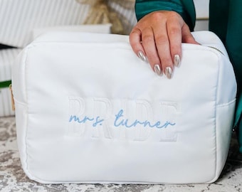 Neceser extragrande de nailon bordado para novia // Neceser de maquillaje para futura novia, regalo de compromiso, regalo para despedida de soltera, neceser de novia, bolso de novia