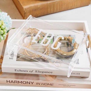 Personalisierte Acryl Catchall Box // Personalisierte Aufbewahrungsbox, Erinnerungsbox, Schreibtischorganisator, Fotobox, Erinnerungsbox, Rezeptbox, Monogramm