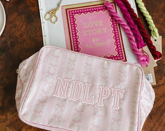 Bolsa para proyectos de bordado XL // Bolsa para proyectos de bordado NDLPT, con nombre personalizado para uso diario escolar, bolsa para bordado