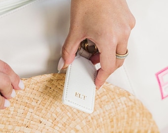 Pince à chapeau en cuir avec monogramme en feuille d'or