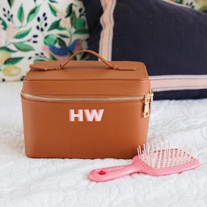 Leren koffer met schaduwmonogram