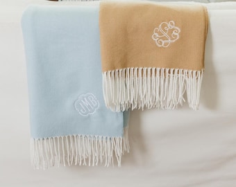 Manta tejida con monograma // Manta personalizada, manta con monograma para mujer, manta de felpa bordada, regalo personalizado para el hogar