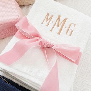 Embroidered Guest Towels // Bath and Hand Towel, Monogram Bath Towels, Custom Bathroom Towels, Monogrammed Towels, Embroidered Hand Towels