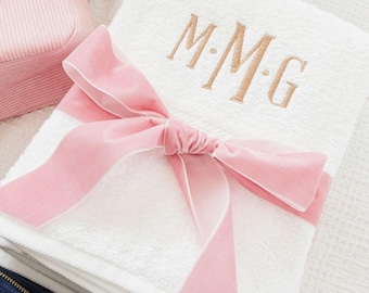 Embroidered Guest Towels // Bath and Hand Towel, Monogram Bath Towels, Custom Bathroom Towels, Monogrammed Towels, Embroidered Hand Towels
