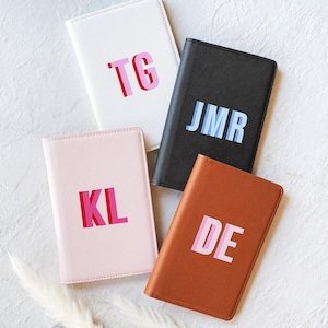 Funda para pasaporte con monograma de sombra // Funda para pasaporte con monograma, funda de cuero personalizada, regalo para luna de miel, billetera para pasaporte
