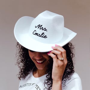 Cowboy Hut // Bachelorette Reise Flitterwochen Strand Wochenende