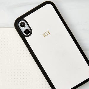 Vegan Lederne Handyhülle mit Goldfolien-Monogramm