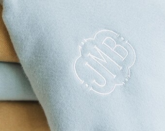 Monogrammed Woven Blanket // Personalized Throw Blanket, Monogrammed Blanket Women, Embroidered Plush Blanket, Personalized Gift for Home
