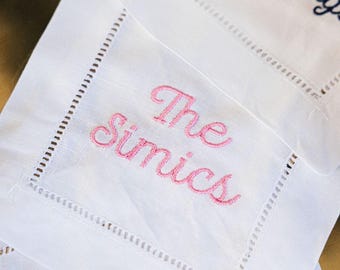 Serviettes de table à cocktail brodées personnalisées (lot de 4) / / / serviette de table à cocktail en lin nom de famille personnalisée, serviette de table de fiançailles d'anniversaire de mariage