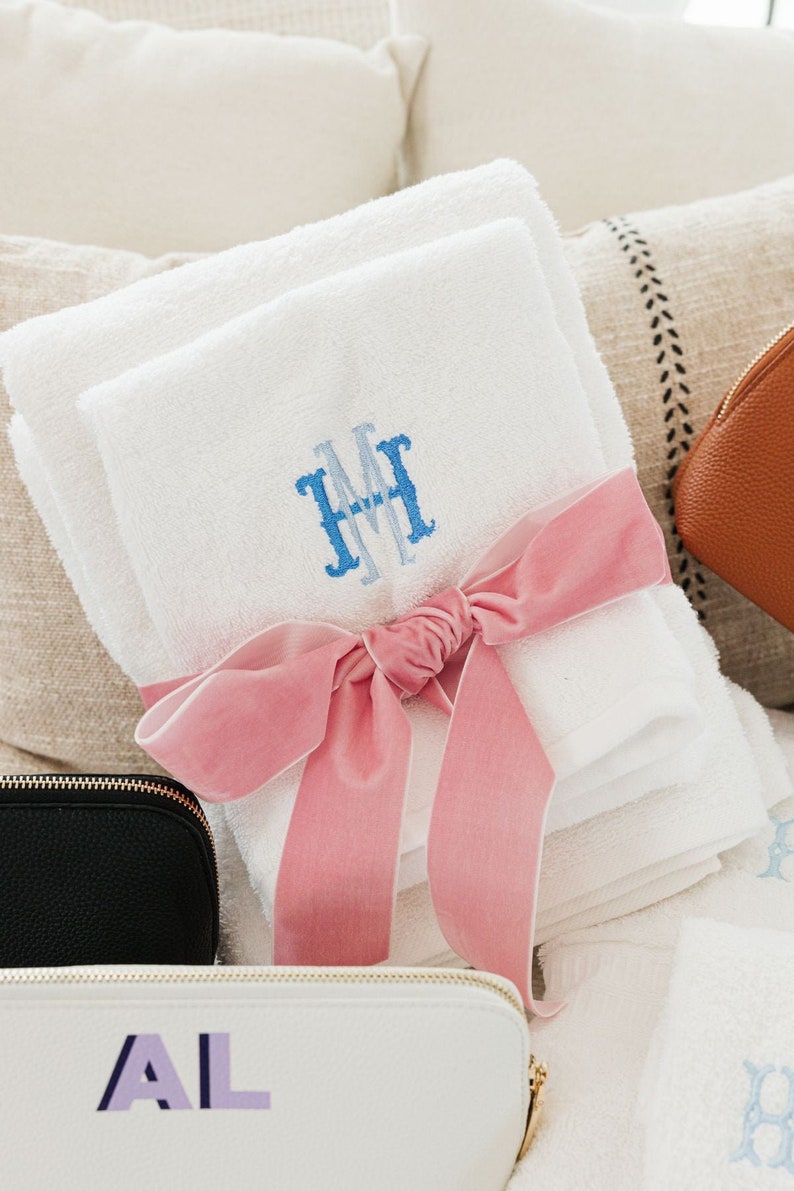 Embroidered Guest Towels image 5