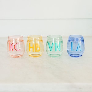 Monogrammärkt 450 ml färgat stjälklöst vinglas (set om 4)
