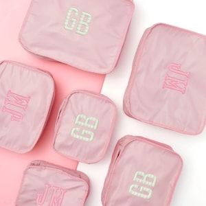 Broderade packkuber i nylon med applikation (set om 3) // Personliga researrangörer, resepresent, bagagearrangörer, present till henne
