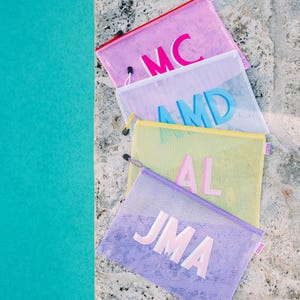 Shadow Monogram Pool Tasche // Strandtasche, Wet Dry Pool Tasche, wasserdichte Aufbewahrungstasche, Badeanzug Tasche, Name Reißverschlusstasche, Brautjungfer, Monogramm