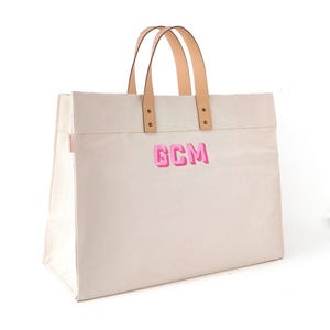Met schaduw monogram geborduurde weekendtas // Gepersonaliseerde draagtas met naam, draagtas bruidsmeisje strand, draagtas monogram, draagtas aangepaste draagtas, cadeau voor haar afbeelding 4