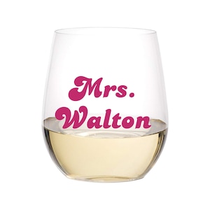 Vaso de vino sin tallo retro personalizado (juego de 4) // Despedida de soltera, futura novia, vaso de vino con nombre personalizado, obsequios de fiesta