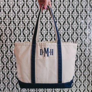 Embroidered Monogram Canvas Tote // Custom Tote Bag, Personalized Canvas Tote, Monogram Canvas Tote Bag Gift, Boat Bag, Monogramed Beach Bag