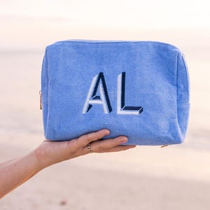 Bestickter Terry Beutel // Kulturbeutel, personalisierte Kulturtasche, Wasserfeste Pool Tasche, Strandtasche, Brautjungfer Geschenk, Sonnencreme Tasche