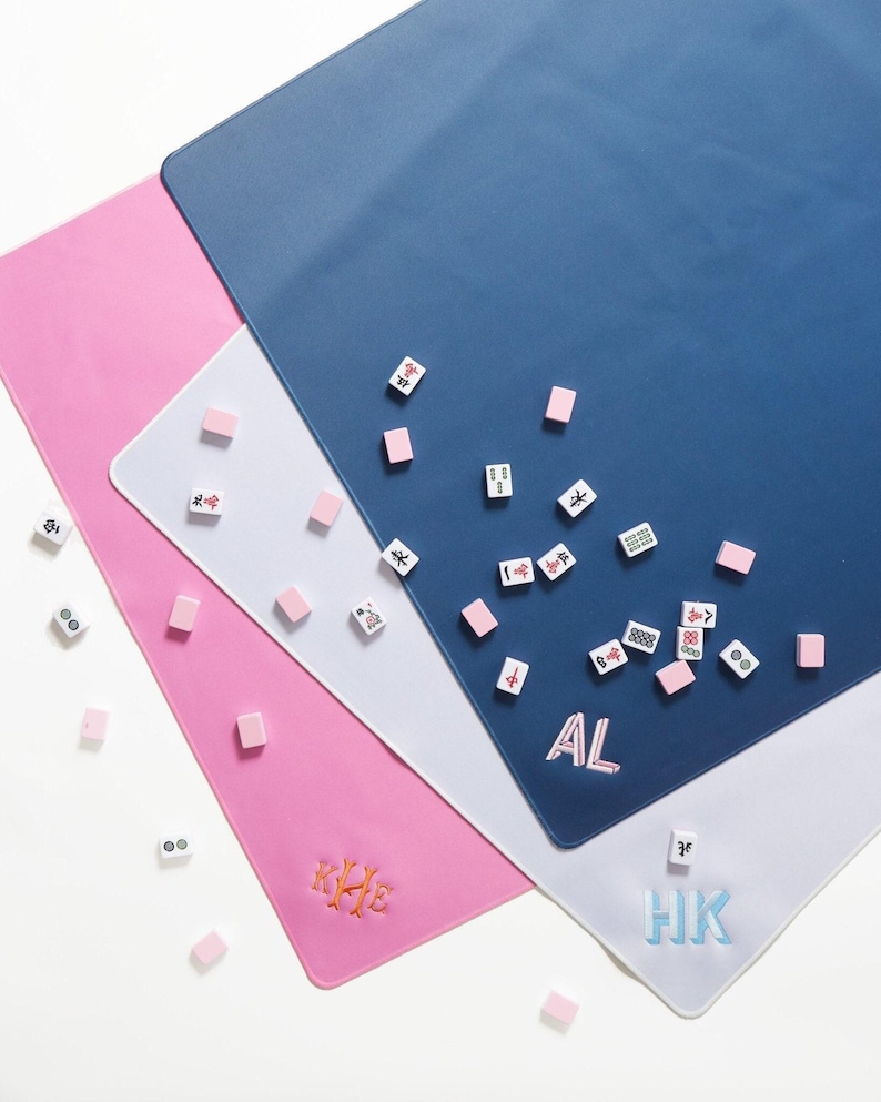 Tapete de azulejos Mahjong con monograma bordado // Tapete de mesa Mahjong antideslizante, tapete Mahjongg de neopreno, Mah Jongg, accesorios Mahjong, regalos Mahjong imagen 3