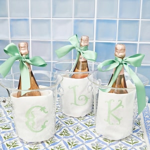 Haftowana ściereczka kuchenna i wiaderko na lód // Spersonalizowana ściereczka kuchenna, ręcznik kuchenny, ręcznik z monogramem, wiaderko na wino, prezent dla gospodyni, prezent na parapetówkę