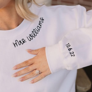 Custom Embroidered Collar/Sleeve Sweatshirt // Personalized Future Mrs Sweatshirt, Engagement Gift, Bridal Shower, Bride To Be, Fiancée