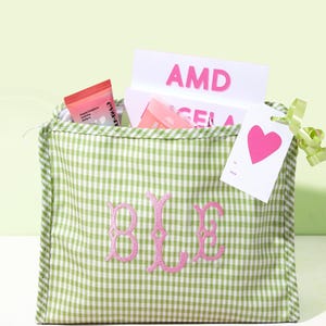 Bolsa de maquillaje personalizada TRVL Roadie bordada, regalo bordado para ella, bolsa de aseo personalizada, estuche de cosméticos de cuadros vichy, bolsa de almacenamiento para niños, regalo