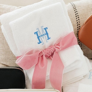 Embroidered Guest Towels // Bath and Hand Towel, Monogram Bath Towels, Custom Bathroom Towels, Monogrammed Towels, Embroidered Hand Towels