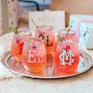 Vaso de vino sin tallo con monograma (juego de 4) - Despedida de soltera // Boda // Fiesta // Piscina