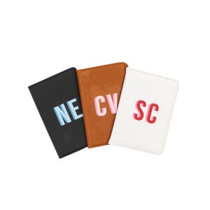 Funda para pasaporte con monograma de sombra // Funda para pasaporte con monograma, funda de cuero personalizada, regalo para luna de miel, billetera para pasaporte