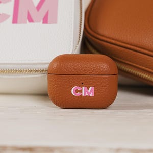 Custodia per AirPods Pro con monogramma Shadow // AirPod Pro 2, custodia personalizzata per AirPod Pro, custodia per AirPod con monogramma, supporto per custodia AirPod, cover in pelle per AirPods immagine 4
